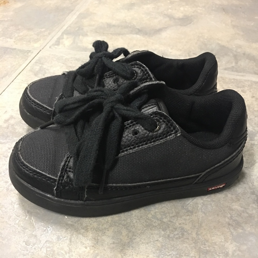 Boys Black Levi’s Sneakers Size 9